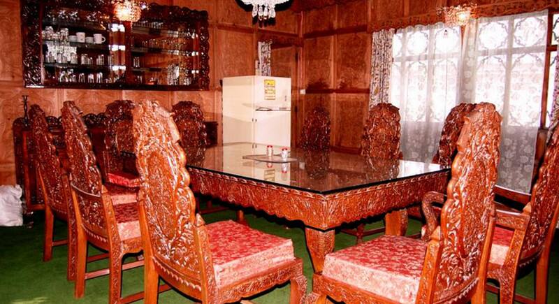 Mother Kashmir Houseboat, Srinagar 4